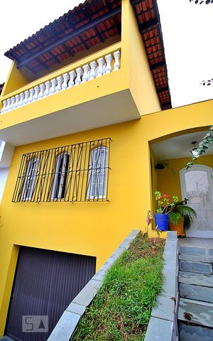 Casa à venda com 202m², 3 quartos e 3 vagasFachada
