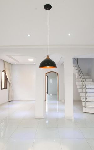 Casa para alugar com 332m², 5 quartos e 2 vagasSala