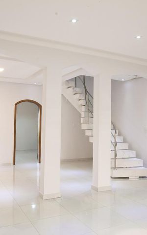 Casa para alugar com 332m², 5 quartos e 2 vagasSala