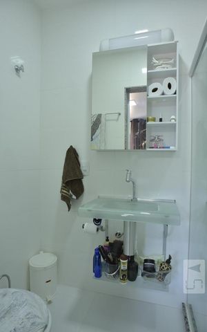 Casa de condomínio à venda com 130m², 3 quartos e 2 vagasBanheiro da Suíte