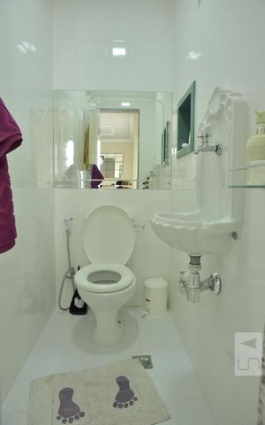 Casa de condomínio à venda com 130m², 3 quartos e 2 vagasLavabo