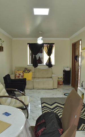Casa de condomínio à venda com 130m², 3 quartos e 2 vagasSala