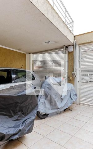 Casa à venda com 250m², 3 quartos e 2 vagas Casa à venda com 250m², 3 quartos e 2 vagasGaragem