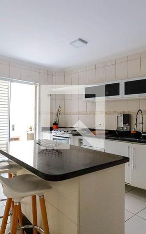 Casa à venda com 250m², 3 quartos e 2 vagas Casa à venda com 250m², 3 quartos e 2 vagasCozinha