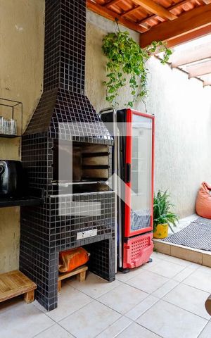 Casa à venda com 250m², 3 quartos e 2 vagas Casa à venda com 250m², 3 quartos e 2 vagasChurrasqueira