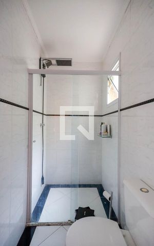 Casa à venda com 250m², 3 quartos e 2 vagas Casa à venda com 250m², 3 quartos e 2 vagasBanheiro da Suíte 1