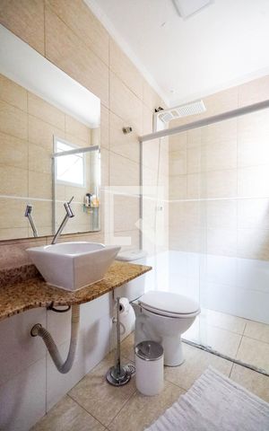 Casa à venda com 250m², 3 quartos e 2 vagas Casa à venda com 250m², 3 quartos e 2 vagasBanheiro da Suíte 2