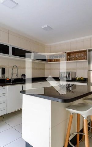 Casa à venda com 250m², 3 quartos e 2 vagas Casa à venda com 250m², 3 quartos e 2 vagasCozinha