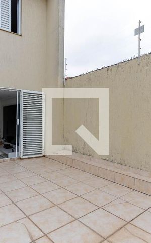 Casa à venda com 250m², 3 quartos e 2 vagas Casa à venda com 250m², 3 quartos e 2 vagasVaranda