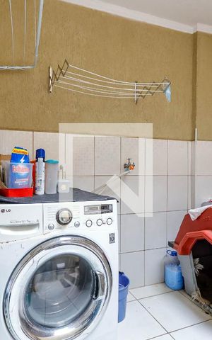 Casa à venda com 250m², 3 quartos e 2 vagas Casa à venda com 250m², 3 quartos e 2 vagasÁrea de Serviço