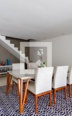 Casa à venda com 250m², 3 quartos e 2 vagas Casa à venda com 250m², 3 quartos e 2 vagasSala de Jantar