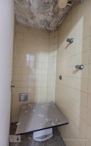 Apartamento à venda com 120m², 5 quartos e sem vaga Apartamento à venda com 120m², 5 quartos e sem vagaBanheiro de Serviço