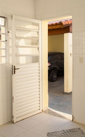 Casa à venda com 120m², 3 quartos e 8 vagas Casa à venda com 120m², 3 quartos e 8 vagasÁREA DE SERVIÇO