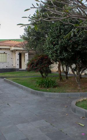 Casa à venda com 120m², 3 quartos e 8 vagas Casa à venda com 120m², 3 quartos e 8 vagasQUINTAL FRENTE