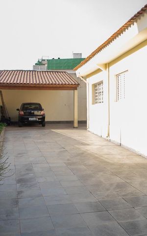 Casa à venda com 120m², 3 quartos e 8 vagas Casa à venda com 120m², 3 quartos e 8 vagasQUINTAL FRENTE