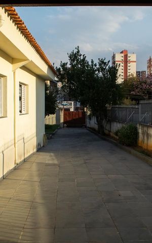 Casa à venda com 120m², 3 quartos e 8 vagas Casa à venda com 120m², 3 quartos e 8 vagasQUINTAL FUNDOS