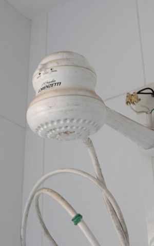 Casa à venda com 120m², 3 quartos e 8 vagas Casa à venda com 120m², 3 quartos e 8 vagasBANHEIRO