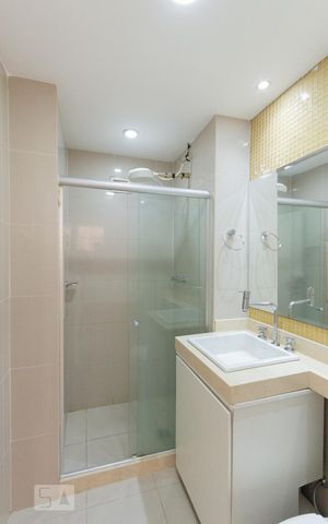 Apartamento para alugar com 68m², 2 quartos e 2 vagasBanheiro
