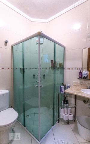 Casa para alugar com 200m², 3 quartos e 4 vagasBanheiro suíte 2
