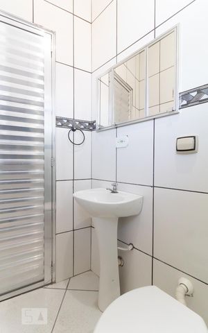 Casa para alugar com 40m², 1 quarto e sem vaga Casa para alugar com 40m², 1 quarto e sem vagaBanheiro da Suíte