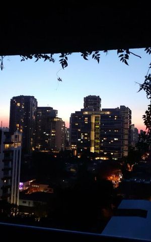 Apartamento à venda com 105m², 3 quartos e 2 vagas Apartamento à venda com 105m², 3 quartos e 2 vagasVista noturna da varanda