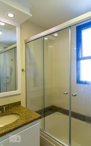 Apartamento à venda com 105m², 3 quartos e 2 vagas Apartamento à venda com 105m², 3 quartos e 2 vagasBanheiro da suíte