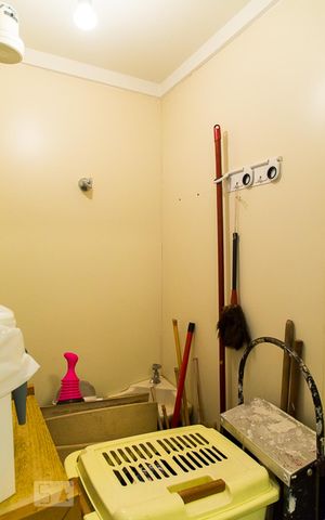 Apartamento à venda com 105m², 3 quartos e 2 vagas Apartamento à venda com 105m², 3 quartos e 2 vagasBanheiro de serviço