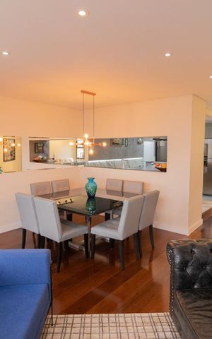 Apartamento à venda com 120m², 3 quartos e 3 vagas Apartamento à venda com 120m², 3 quartos e 3 vagasSala