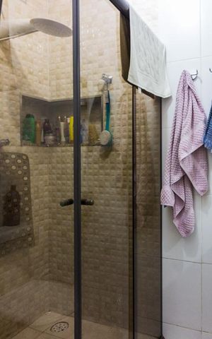 Casa à venda com 440m², 4 quartos e 2 vagasBanheiro