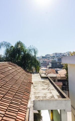 Casa à venda com 440m², 4 quartos e 2 vagasVista