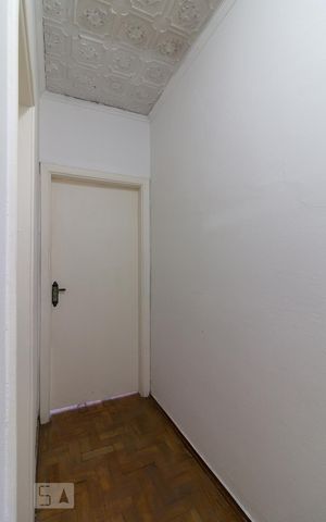 Casa à venda com 170m², 2 quartos e 2 vagasCorredor