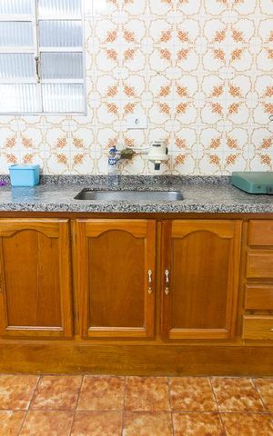 Casa à venda com 170m², 2 quartos e 2 vagasCozinha - pia e gabinete