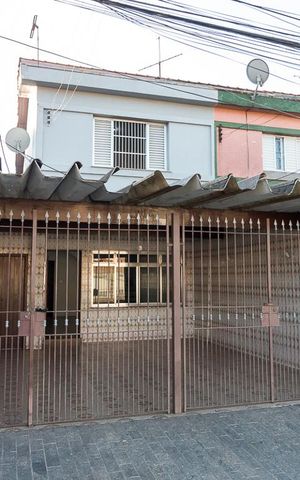 Casa à venda com 170m², 2 quartos e 2 vagasFachada da casa