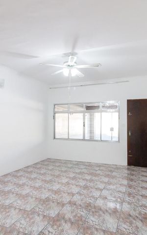 Casa à venda com 170m², 2 quartos e 2 vagasSala