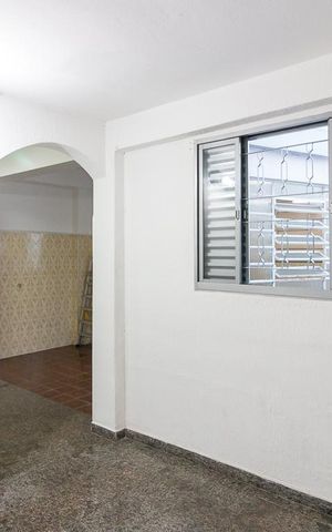 Casa à venda com 170m², 2 quartos e 2 vagasQuarto de serviço