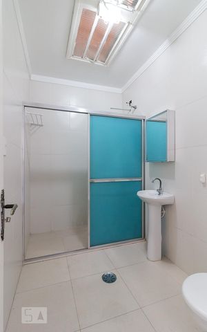 Casa à venda com 170m², 2 quartos e 2 vagasBanheiro social