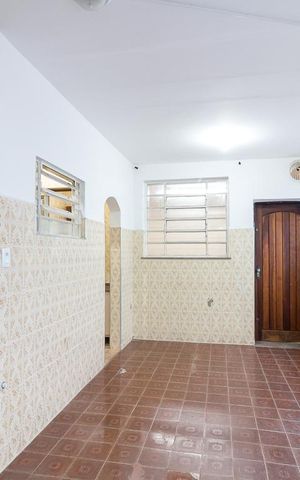 Casa à venda com 170m², 2 quartos e 2 vagasÁrea - fundos