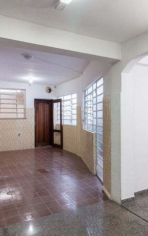 Casa à venda com 170m², 2 quartos e 2 vagasÁrea - fundos