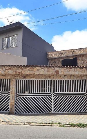 Casa à venda com 196m², 3 quartos e 3 vagasFachada