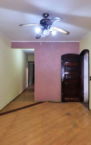 Casa à venda com 196m², 3 quartos e 3 vagasSala