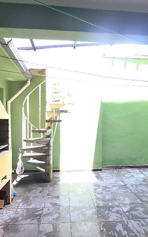 Casa à venda com 196m², 3 quartos e 3 vagasQuintal
