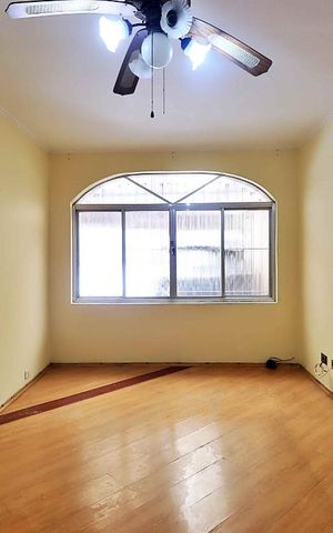 Casa à venda com 196m², 3 quartos e 3 vagasSala