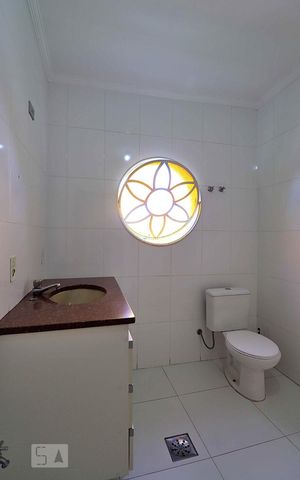 Casa à venda com 196m², 3 quartos e 3 vagasBanheiro 1