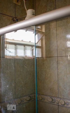 Casa para alugar com 60m², 2 quartos e 1 vaga Casa para alugar com 60m², 2 quartos e 1 vagaDetalhe banheiro