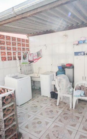Casa à venda com 80m², 3 quartos e 1 vagaarea de serviço