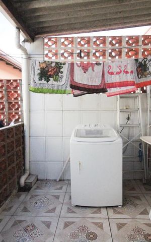 Casa à venda com 80m², 3 quartos e 1 vagaarea de serviço