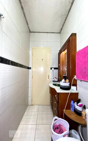 Casa à venda com 100m², 3 quartos e 3 vagas Casa à venda com 100m², 3 quartos e 3 vagasBanheiro