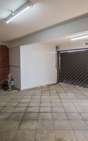 Casa à venda com 277m², 3 quartos e 5 vagas Casa à venda com 277m², 3 quartos e 5 vagasGaragem 1