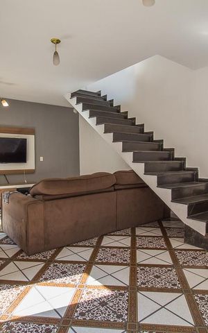 Casa à venda com 277m², 3 quartos e 5 vagas Casa à venda com 277m², 3 quartos e 5 vagasSala