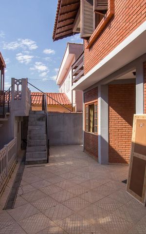 Casa à venda com 277m², 3 quartos e 5 vagas Casa à venda com 277m², 3 quartos e 5 vagasQuintal
